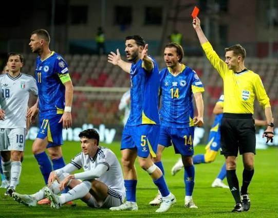 咪咕体育-世体：意大利国内对巴斯托尼的攻击可能促使他离开，巴萨有意